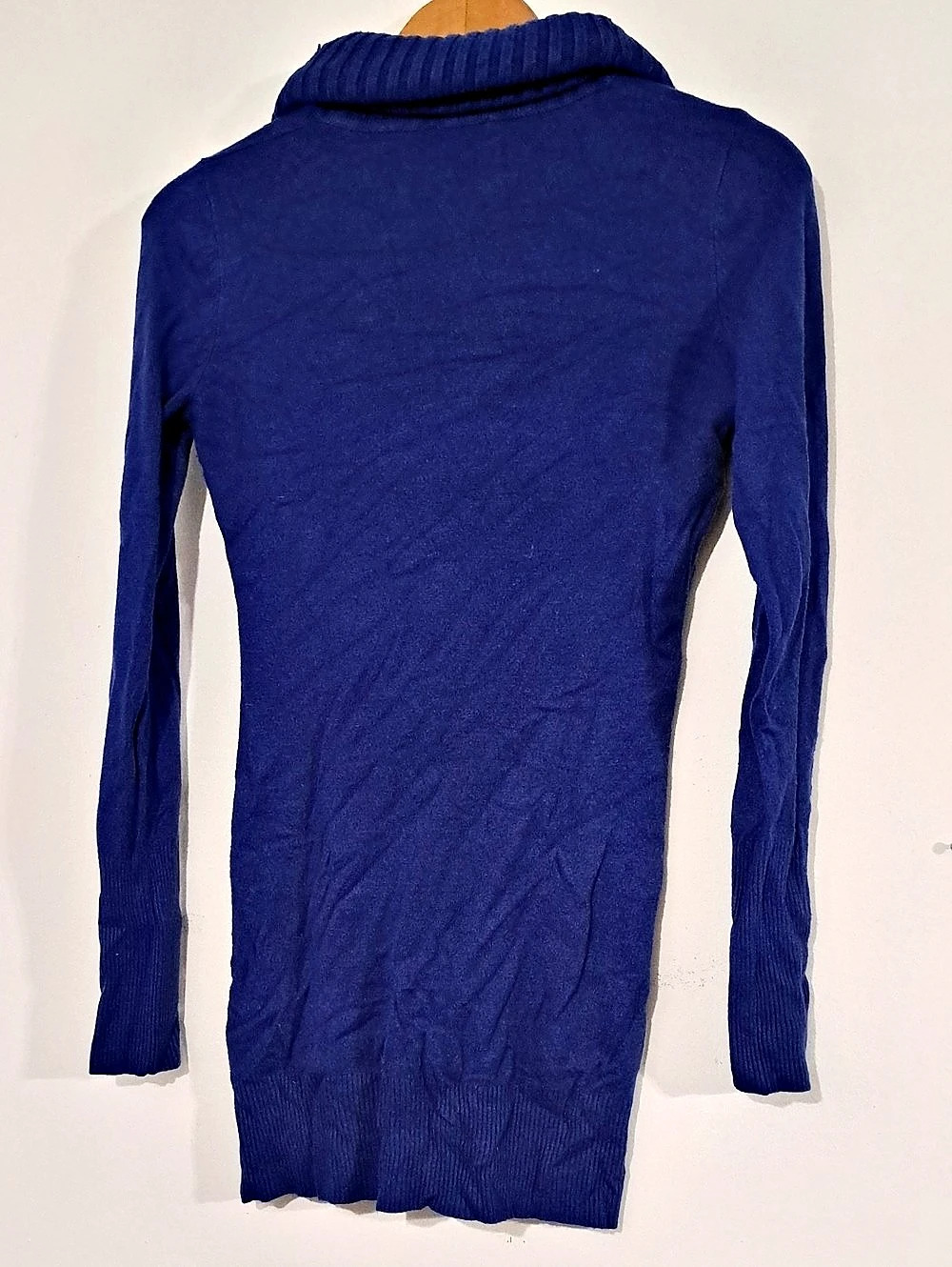 le chateau Blue Cowl Neck Sweater Size Medium Like New - Picture 6 of 6